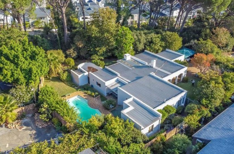 Zum Kaufen: Villa mit großem Grundstück und Pool in Stellenbosch-Brandwacht