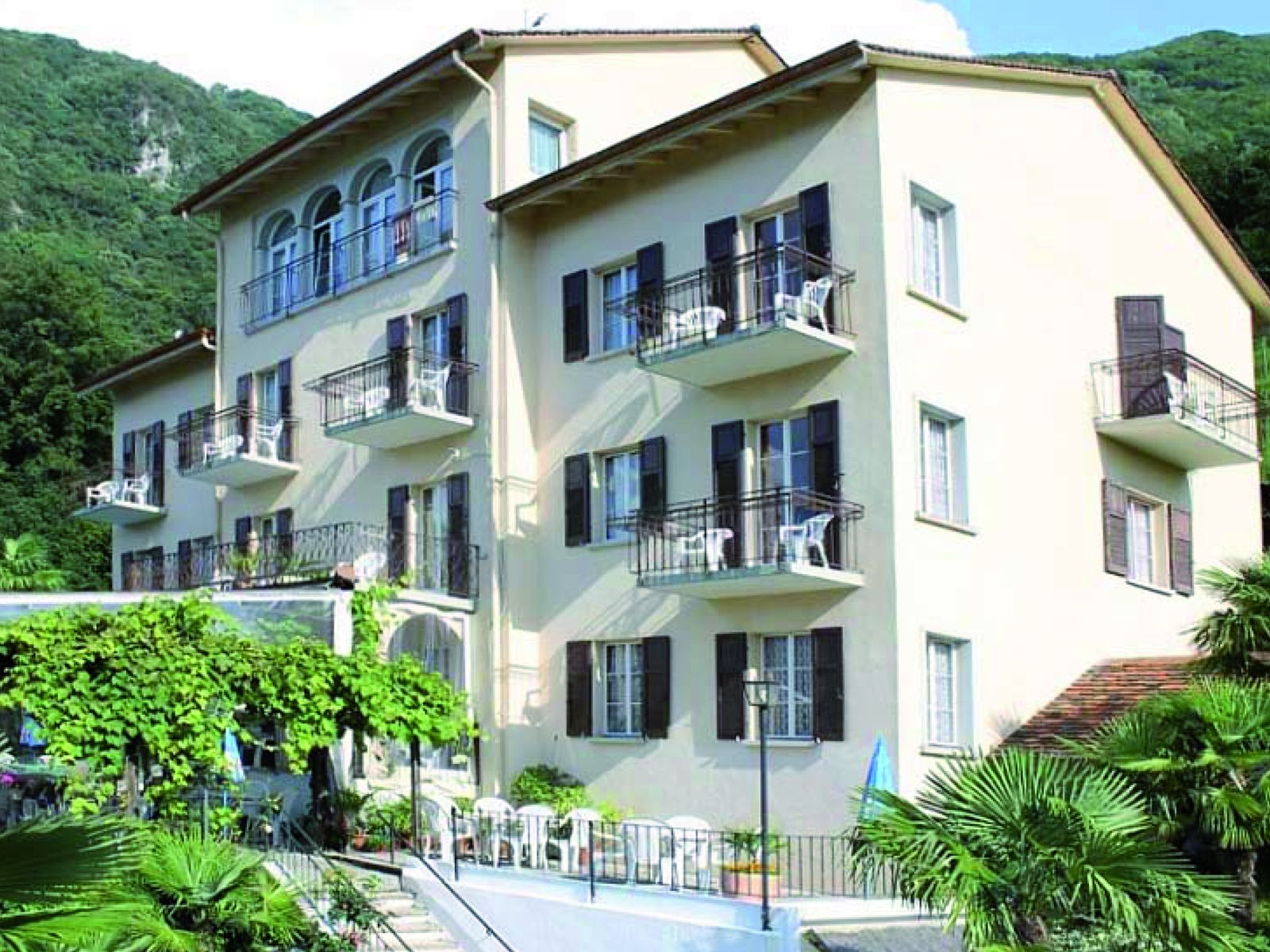 Villa in mediterranem Stil in Pugerna, Luganer See, CH