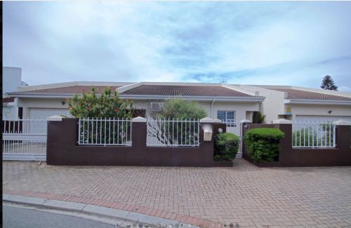 Gästehaus für Sonnenanbeter & Surfer in Sunset Beach, Blaauwberg, Cape Town (Südafrika)